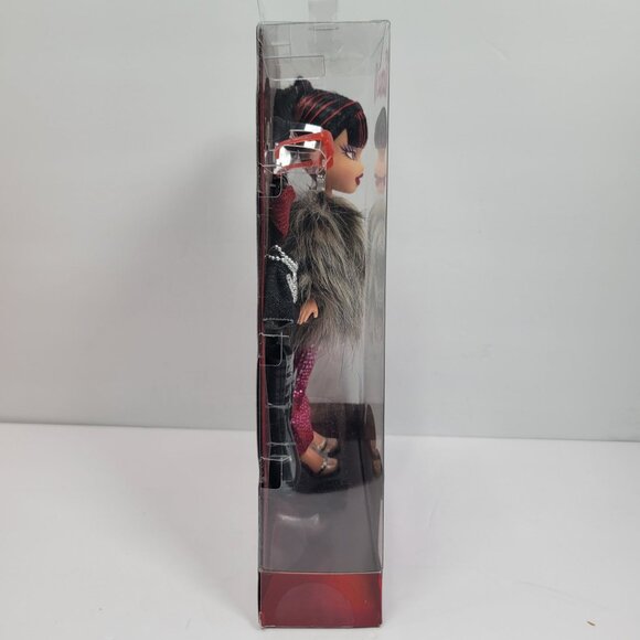 Bratz Original Fashion Doll Tiana Series 3 with 2 Outfits NEW - Picture 5 of 7
